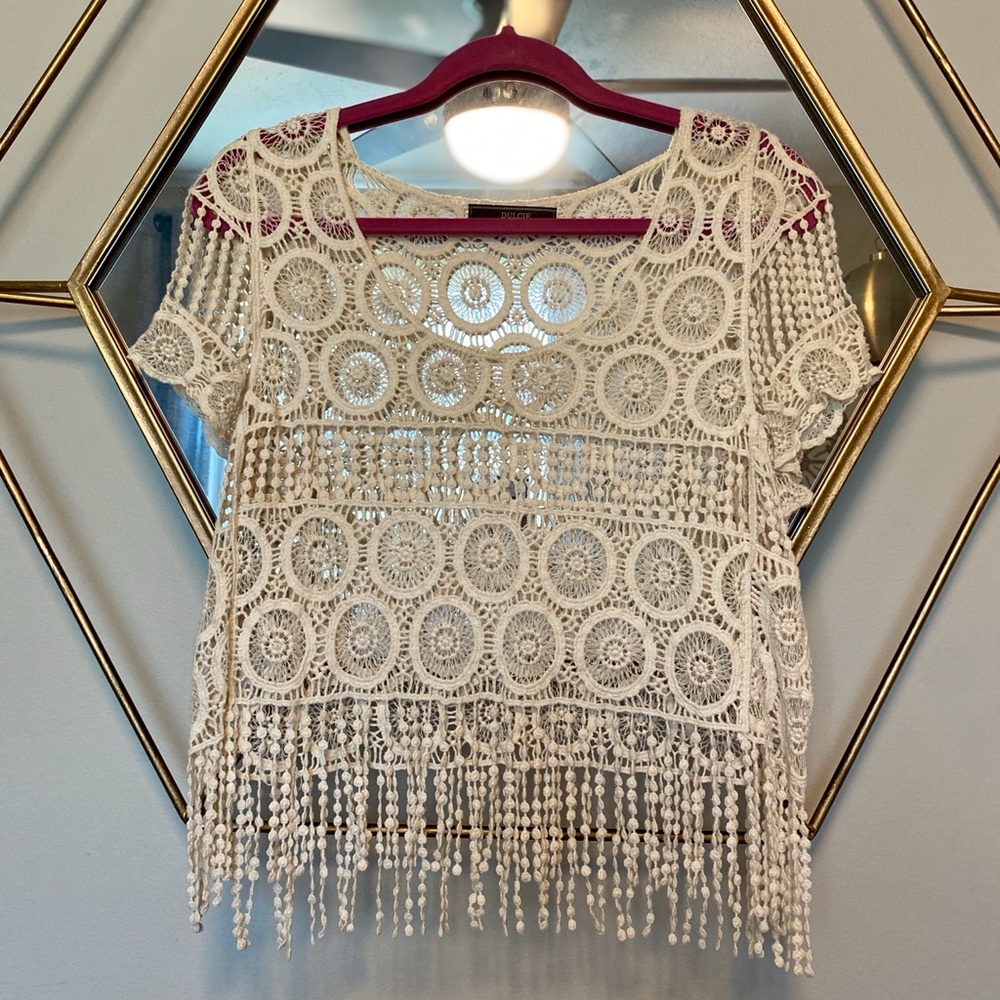 Medium cream crochet fringe short sleeve crop top